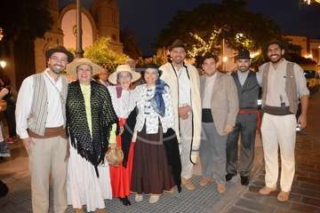 Peregrinación desde San Juan hacia Jinámar. ofrenda, reparto del potaje y festival folclórico (Foto TA y TF)